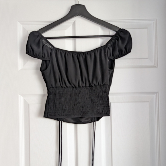 NWOT Black corset smock top with little puff sleeves - Picture 4 of 4